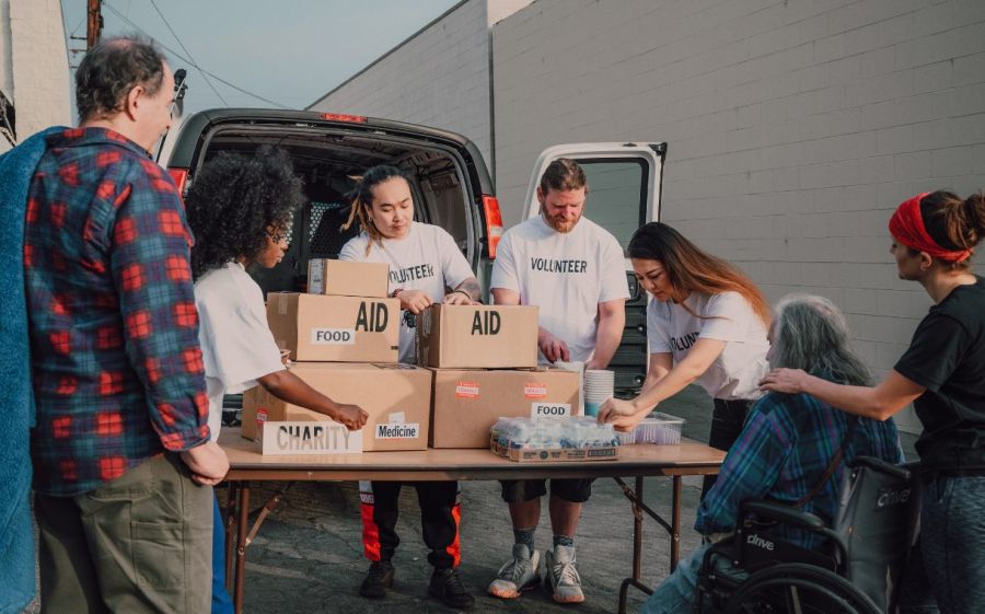 Volunteers helping with donations Volunteer Kamloops link program